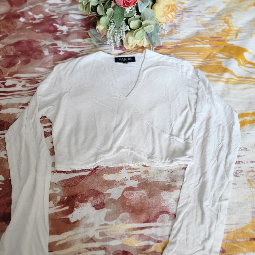 White crop top full sleeves